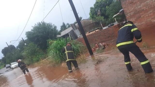 San Pedro: una familia debió ser evacuada tras las intensas lluvias.