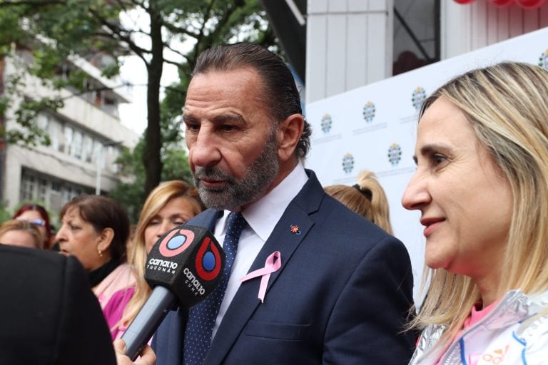 El presidente del Concejo acompañó la campaña organizada por Ana González y el Área Social.