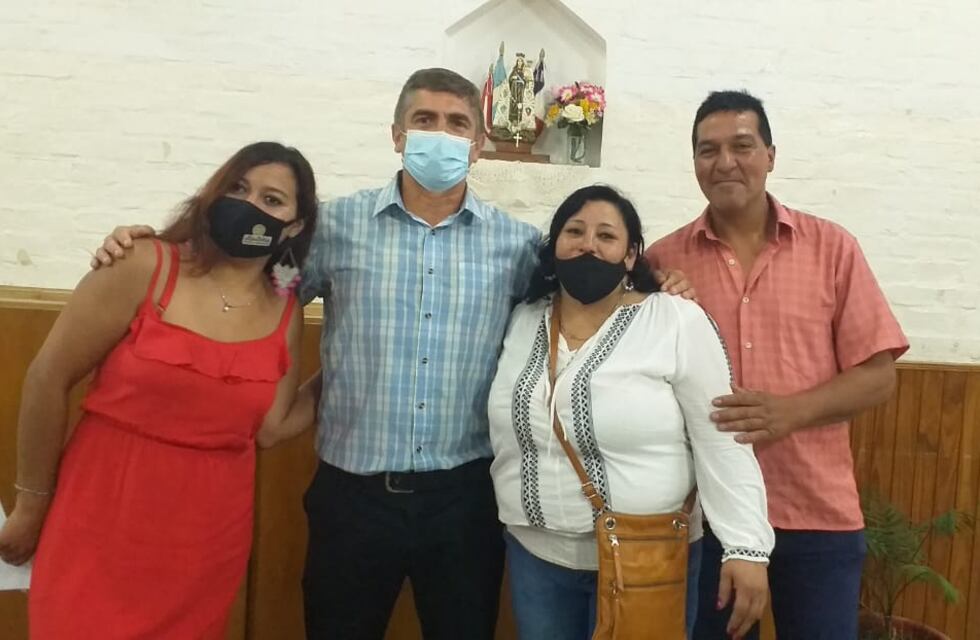 La familia de abanderados y escoltas pide que los dejen terminar la escuela en el aula del barrio