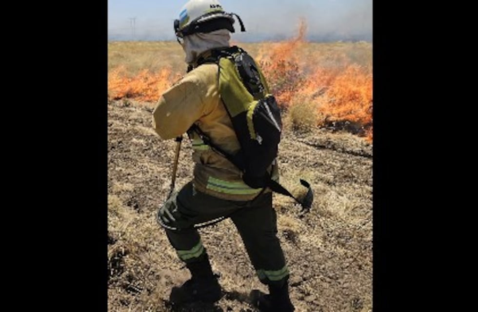 Incendio en el basural complicó la tarde de los bomberos y afecta a campos cercanos