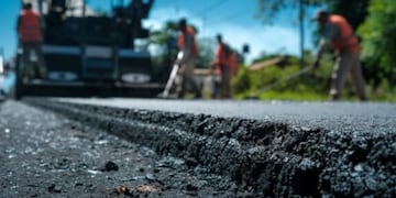 Ejecutan trabajos de vialidad en Colonia Guaraypo.