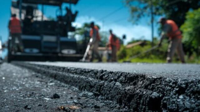 Ejecutan trabajos de vialidad en Colonia Guaraypo.