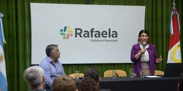 El secretario de Desarrollo Humano y Salud, Gabriel Cáceres y la directora provincial de Promoción y Prevención de la Salud, Analía Chumpitaz