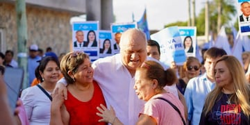 El ministro de Desarrollo Social encabezó una caminata en San Miguel y llamó a “frenar el modelo de dolor de Milei”.