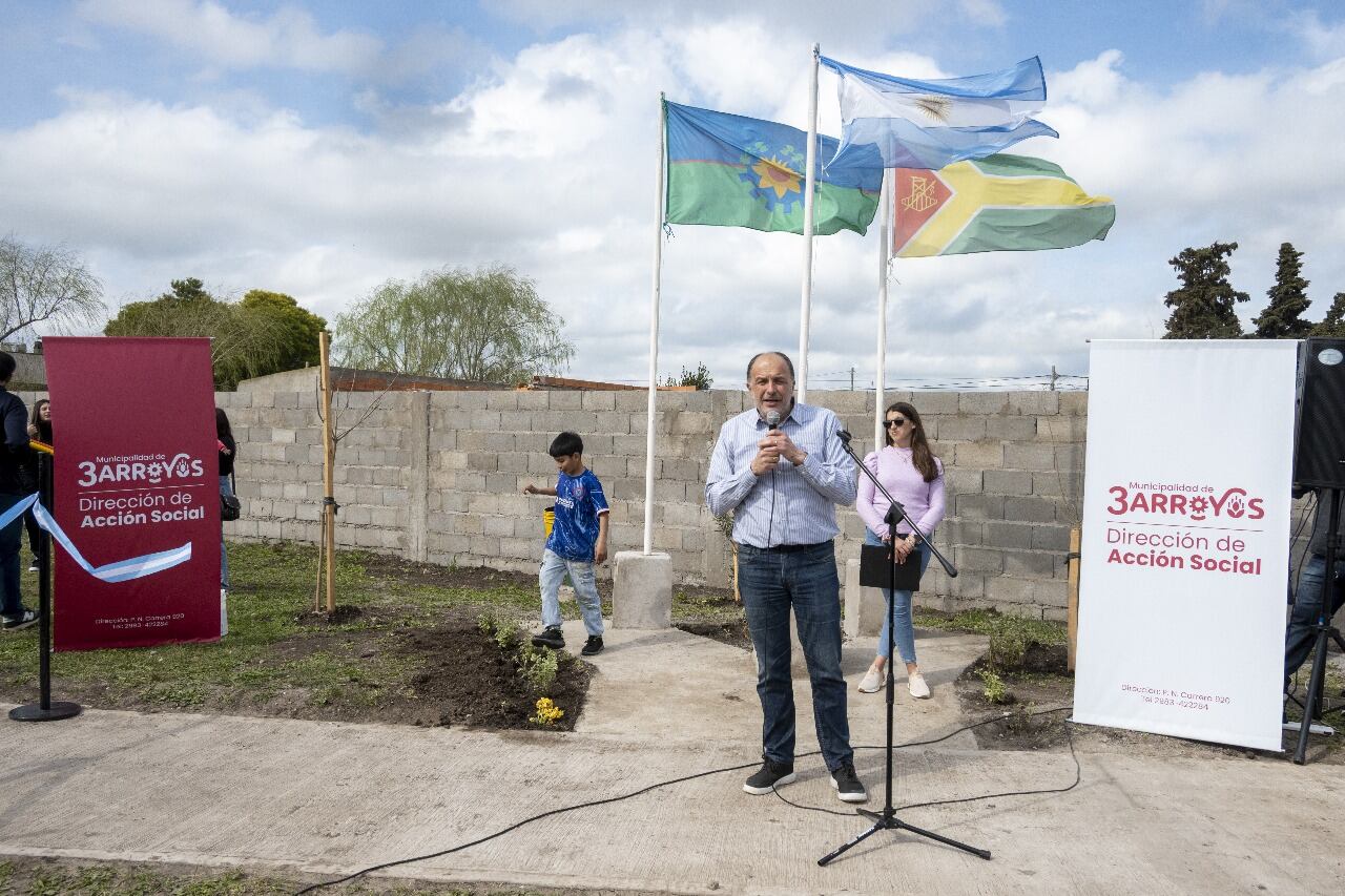 Se inauguró la plaza del barrio Olimpo