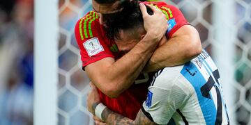 El Dibu Martínez se convirtió en héroe para llevar a la Selección a semifinales. Con Calidad... (AP).