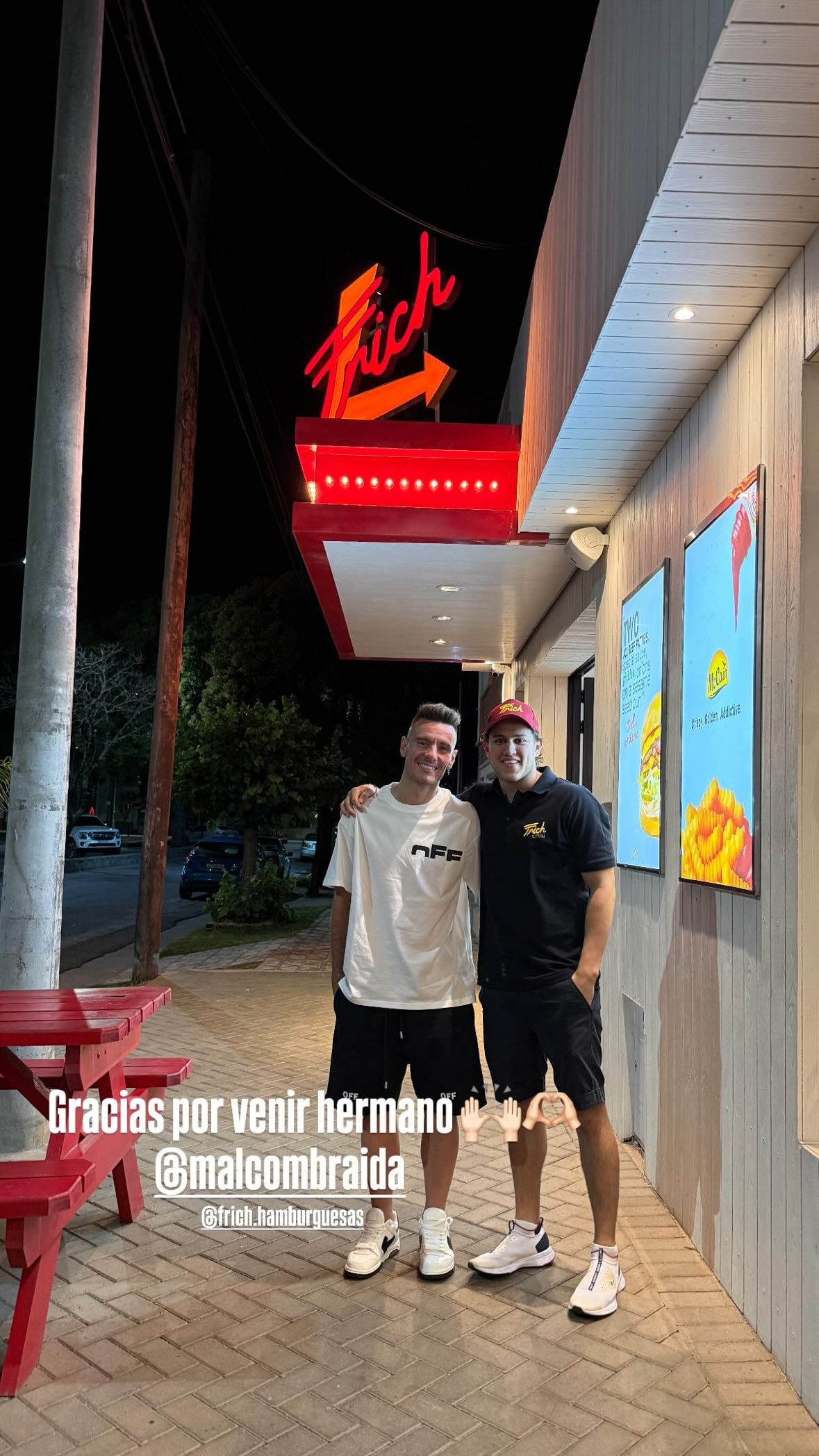 Un jugador titular de Boca fue captado en una hamburguesería de Córdoba.