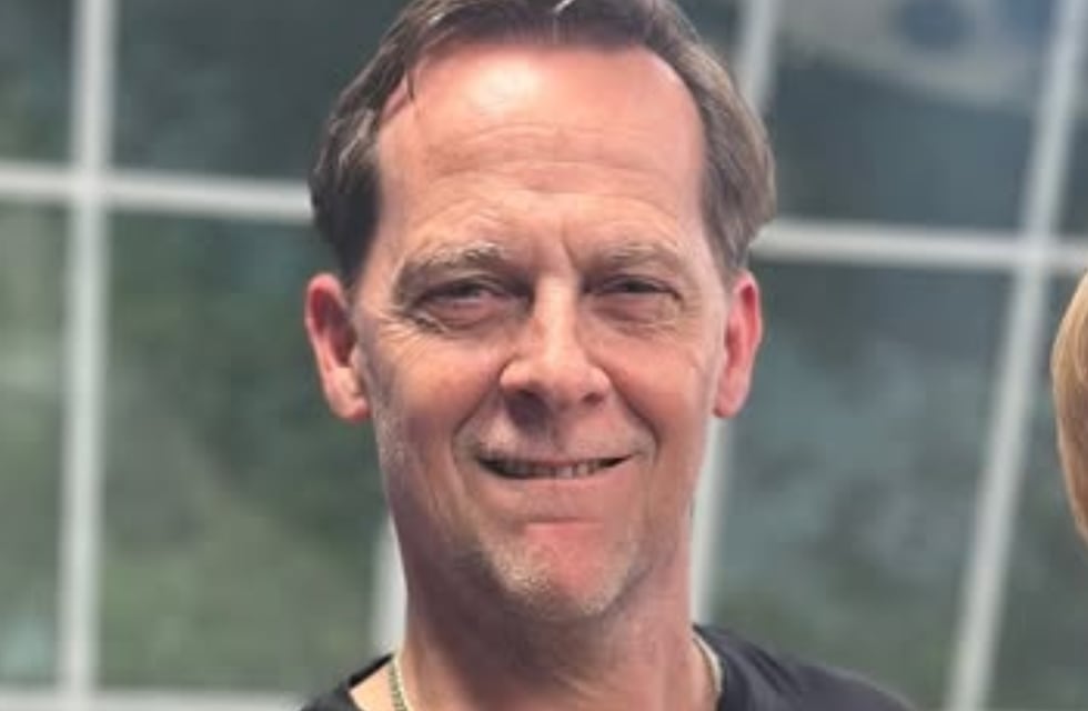 Matías Martin está de novio con la biógrafa de Karina Milei: las románticas vacaciones