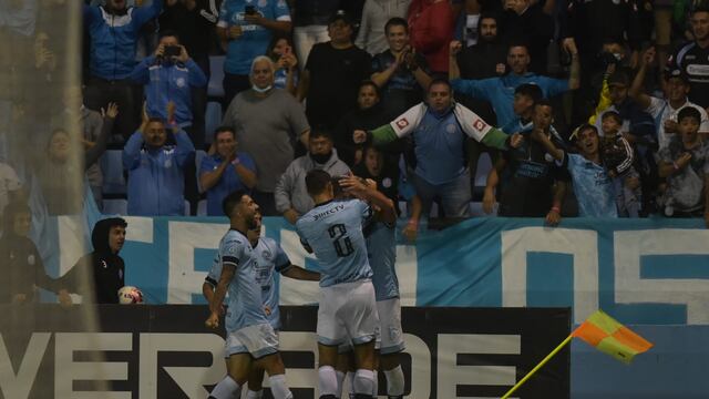 El festejo de Rébola en el 2-1 de Belgrano ante San Telmo. (Facundo Luque / La Voz)
