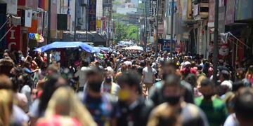 Cómo será el movimiento de los comercios en Córdoba, durante el feriado. (José Hernández/La Voz).