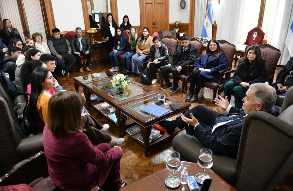 Educación y orgullo: Jaldo reconoció a los estudiantes del IES La Cocha