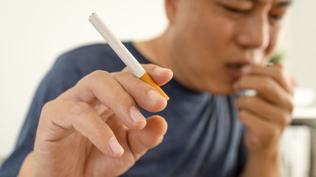 Por qué toso más al dejar de fumar (y cómo aliviar la tos).
