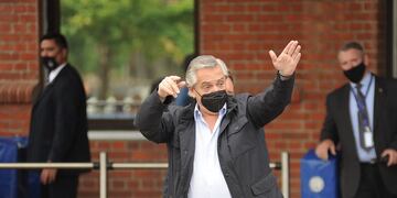 Alberto Fernández emitió su voto para las Elecciones 2021 en el barrio porteño de Puerto Madero.