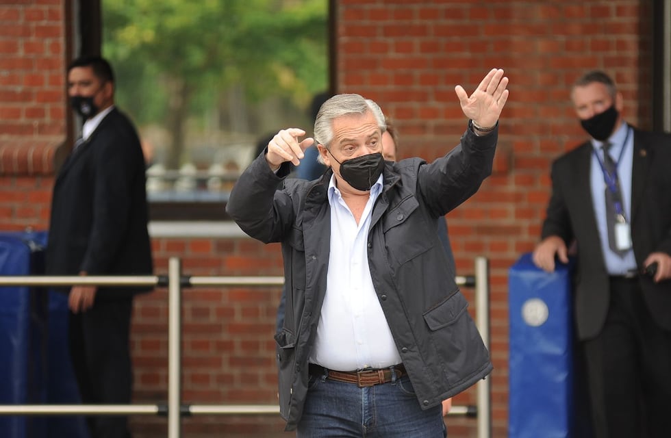 Elecciones 2021: votó Alberto Fernández y se incomodó con una pregunta sobre Cristina Kirchner