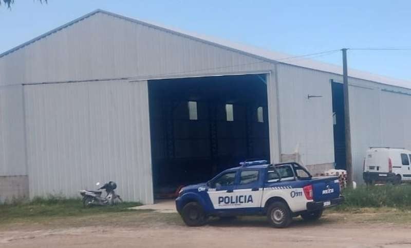 Robaron dos depósitos de tres empresas de Córdoba.