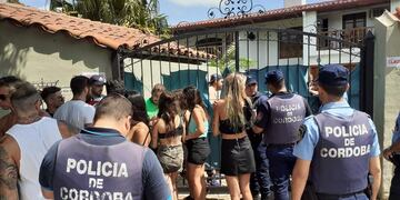 Las fiestas clandestinas también siguen en la mira de las autoridades sanitarias.