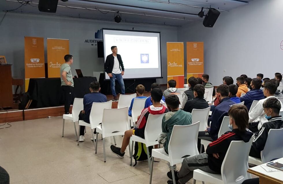 El Sportivo 24 de Septiembre capacitó a sus inferiores con una charla sobre lesiones deportivas