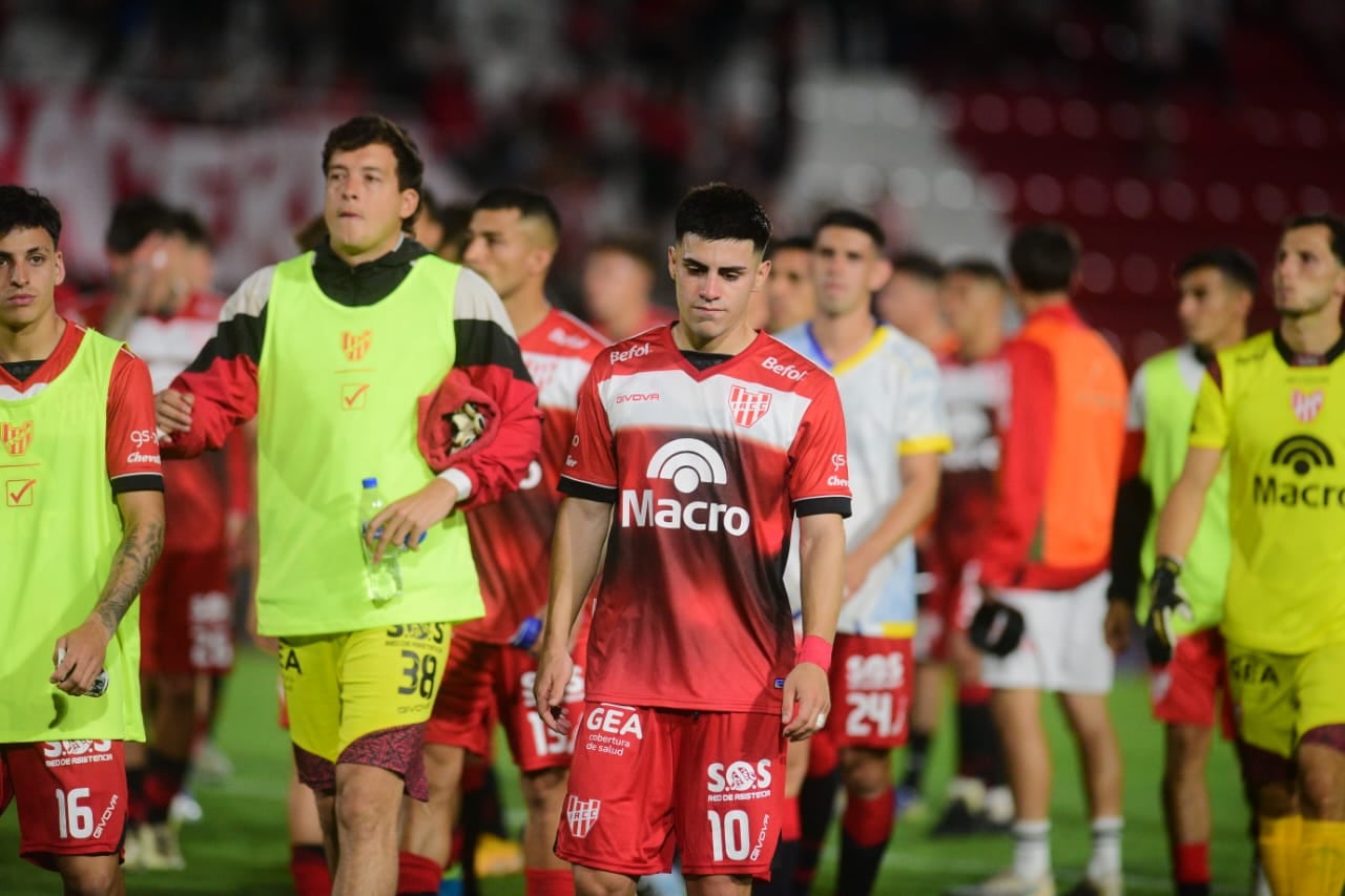 Pura bronca de todo Instituto tras perder 3-1 ante Rosario Central. (José Gabriel Hernández / La Voz).