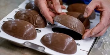 Paso a paso para desmoldar los huevos de Pascua