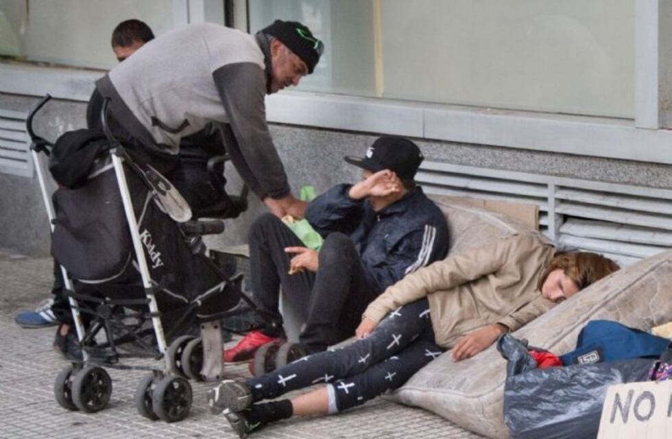 Aeroparque por las noches: el refugio de las personas que no tienen donde vivir