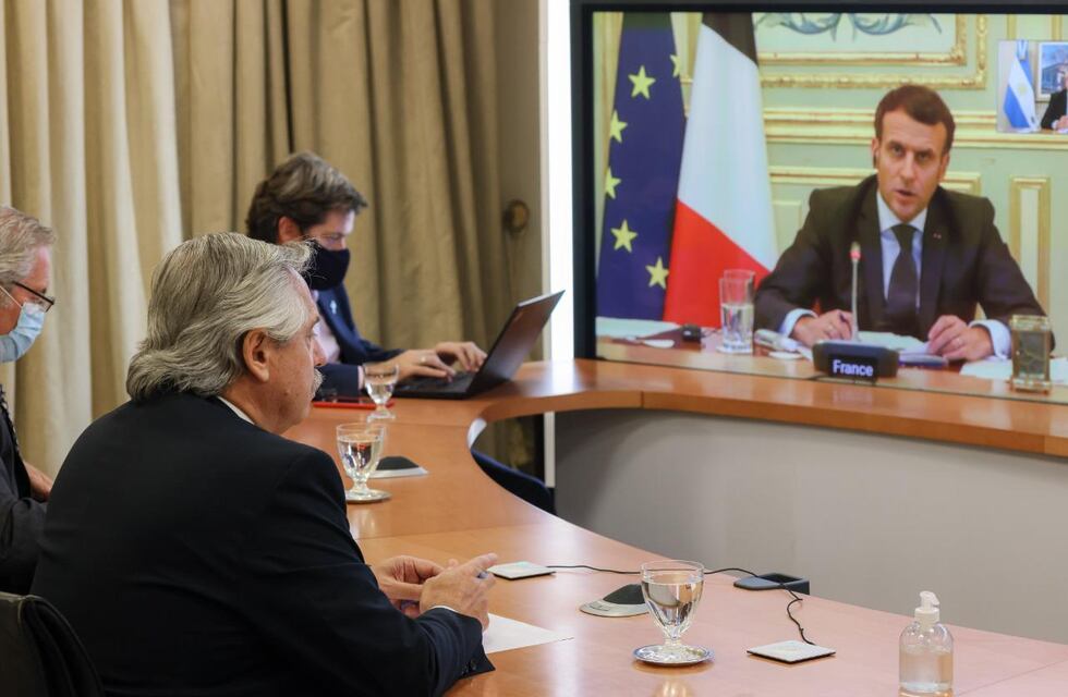 Alberto Fernández mantuvo una videoconferencia con Emmanuel Macron