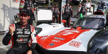Pechito, junto al Toyota vencedor en Monza.