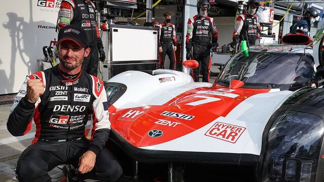 Pechito, junto al Toyota vencedor en Monza.