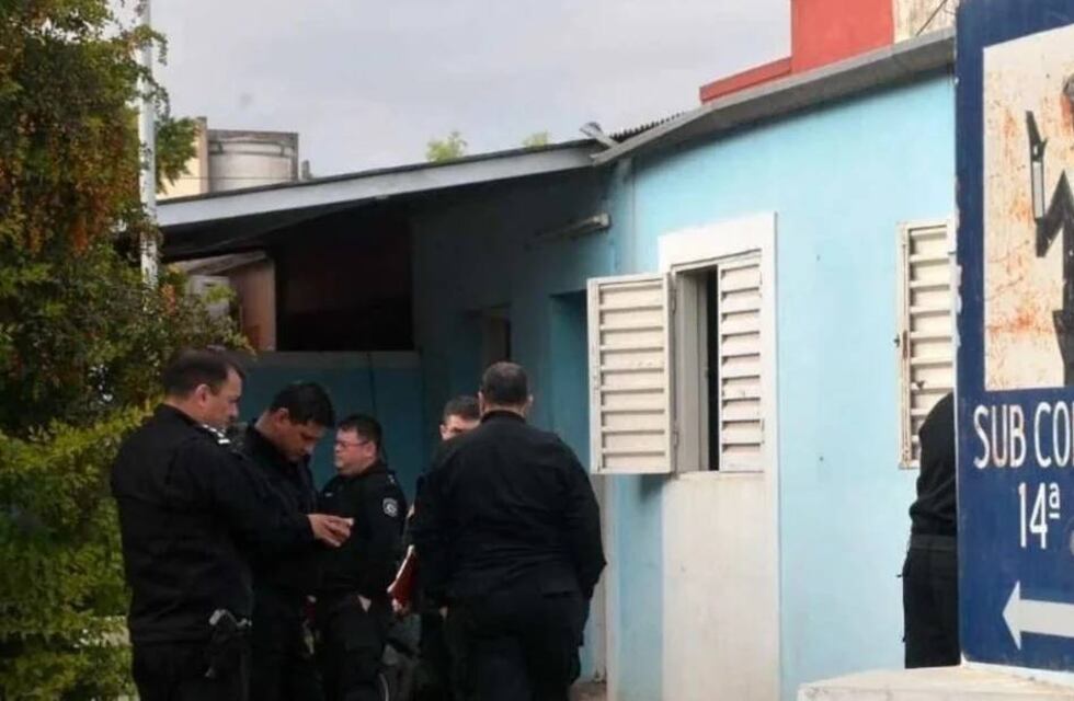Fuego en una subcomisaría de Santa Fe: murieron dos presos y hay policías internados