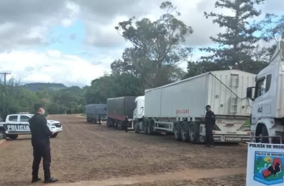 Alba Posse: retuvieron cuatro camiones que circulaban con carga ilegal de soja