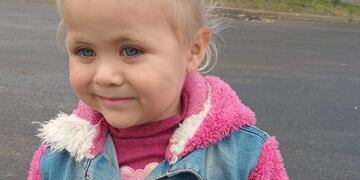 Empeora la salud de Thiara y su mamá vende tartas para los gastos