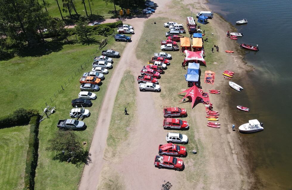 Por tierra y aire, se reanudó la búsqueda del turista que cayó al lago de Embalse