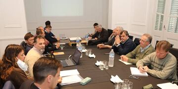 Reunión en el Centro Comercial por el uso de suelo alrededor de las Variante de la Ruta 34