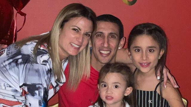 El mediocampista de París Saint-Germain (PSG) se reencontró con ver a su pareja y a sus hijas Mía y Pía.