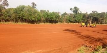 Continúan las obras para la futura cancha de hockey.