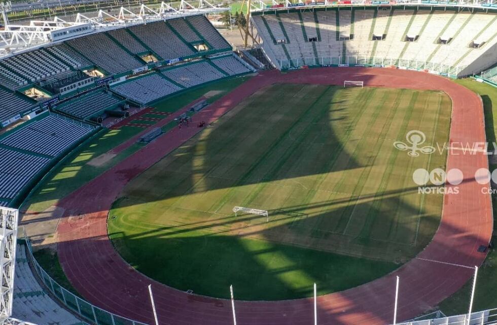 El deterioro en el campo de juego del Kempes ¿Qué pasó?
