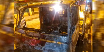 El auto habría sido incendiado de manera intencional.