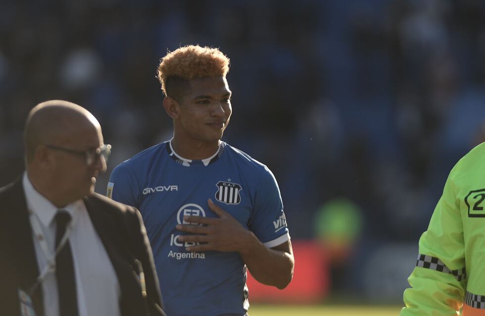 Valoyes fue expulsado e hizo un controversial gesto a la platea de Vélez