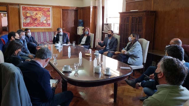 Varios ministros del gabinete de Rodolfo Suarez se reunieron con empresarios del sector de turismo, gastronómico y hotelero. Gentileza Gobierno de Mendoza
