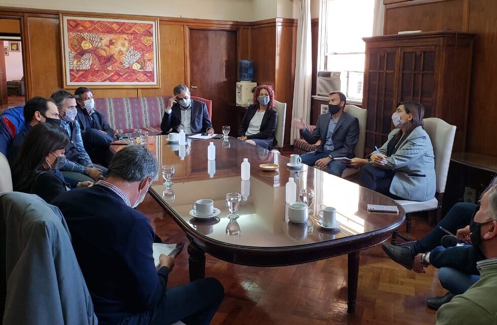 El Gobierno articula medidas con el sector turístico