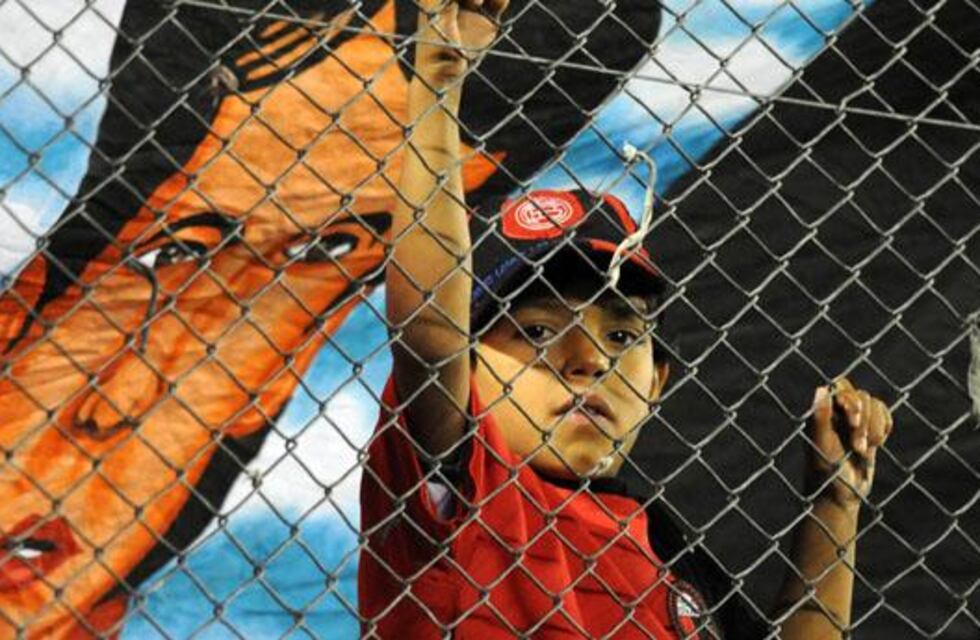 Colón le ganó 2-1 a Estudiantes en el Cementerio de los Elefantes