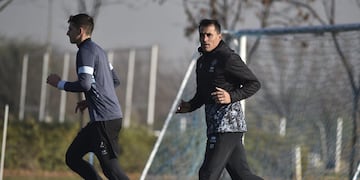 Guillermo Farre entrenador  de Belgrano. Entrenamiento de Belgrano en el predio de Villa Esquiú. (Ramiro Pereyra / La Voz)