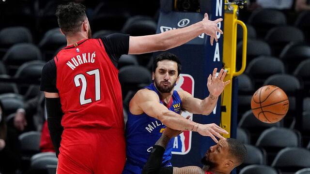 Con los dientes apretados se jugó el quinto partido dela serie con el cordobés Facundo Campazzo enfrentando a Portlland. (AP)