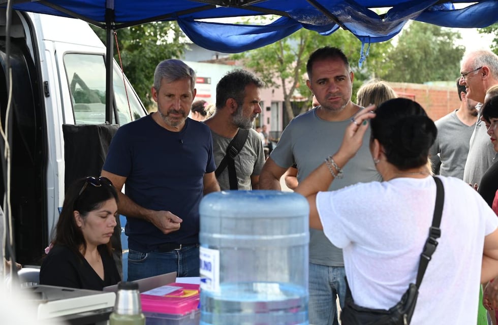Rogelio Frigerio y Mauricio Davico recorren las zonas inundadas de Gualeguaychú