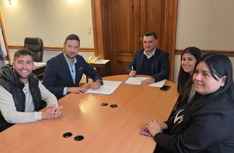 Albarracín firmó un convenio con la Unión de Jóvenes Empresarios