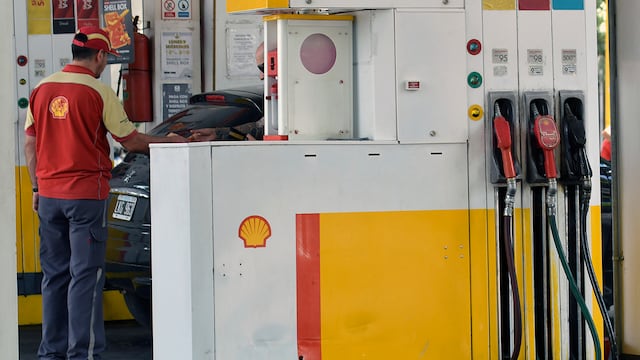 La petrolera Raízen Argentina, licenciataria de la marca Shell, aplicó el aumento del 4% en los combustibles a partir de las 0 del domingo, estación de servicio de Colón y España de Ciudad
Foto:Orlando Pelichotti