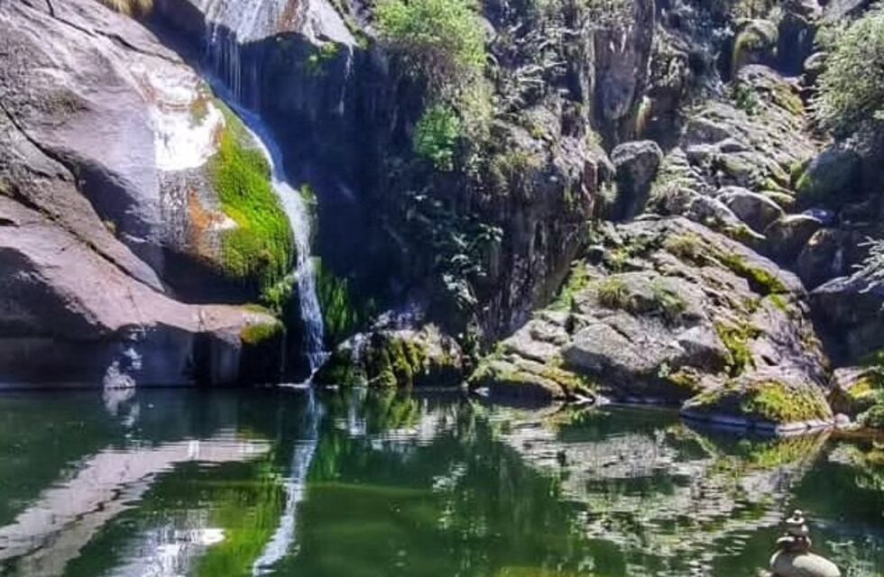 Con una olla cristalina y una cascada entre montañas, así es el tesoro natural de Córdoba