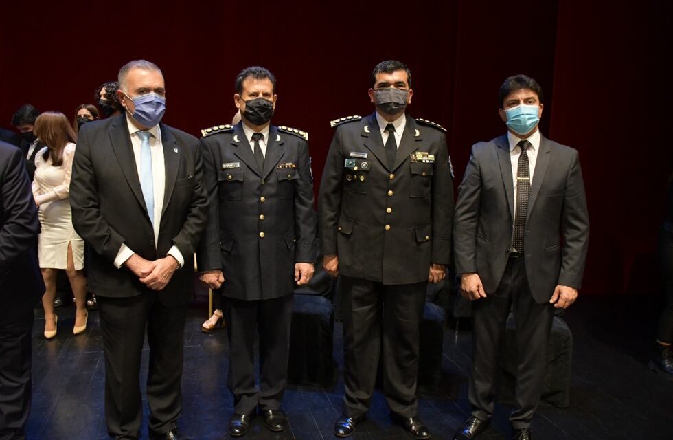 Jaldo tomó juramento como nuevo jefe de la Policía de Tucumán a Julio Fernández