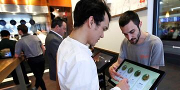 Ecosistema. La digitalización aparece entre los principales "drivers" que impulsan a las empresas a gestionar la transformación con cultura innovadora. (AP/Archivo)