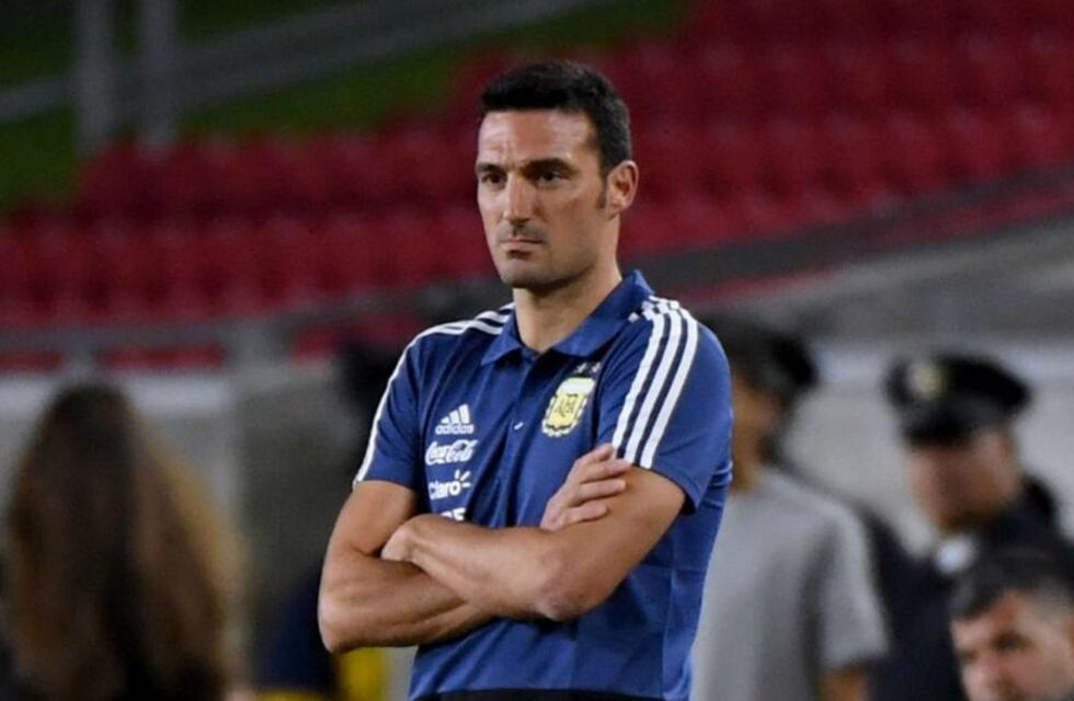 Lionel Scaloni llegó a la Argentina y el domingo entregará la primera lista de la Selección