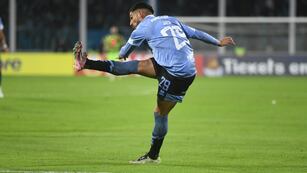 El zapatazo de Franco Jara para el 1 a 0 de Belgrano frente a Delfín. La alegría no duró mucho.